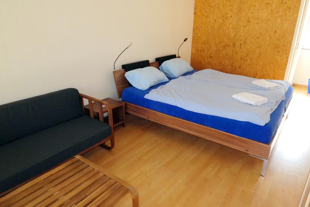 Swiss Hostel Lago Lodge Biel Exterior foto